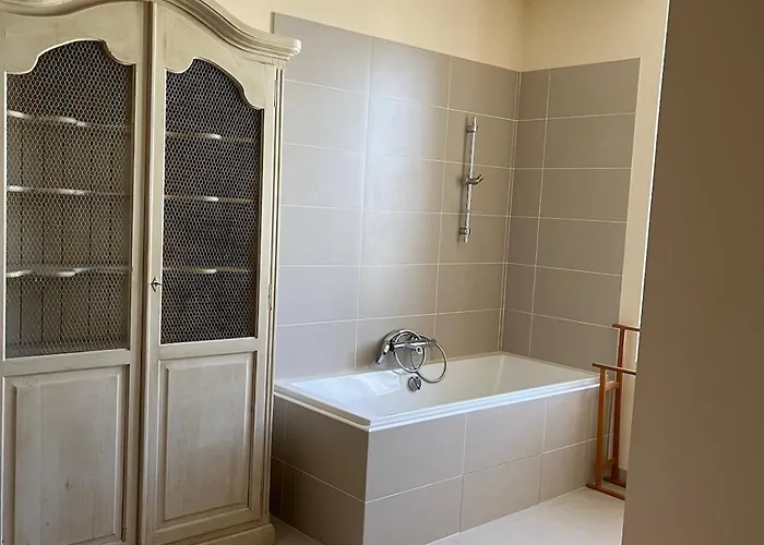 Charming Master House With Private Pool Quarante