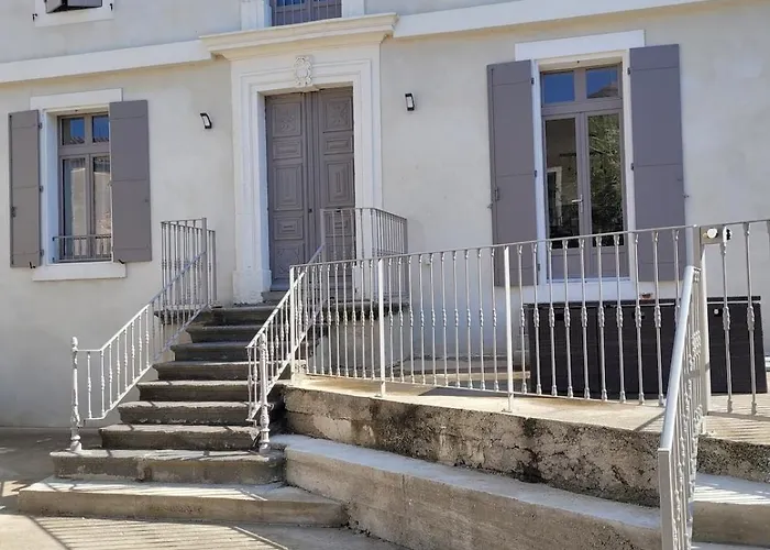 Dom wakacyjny Charming Master House With Private Pool Quarante